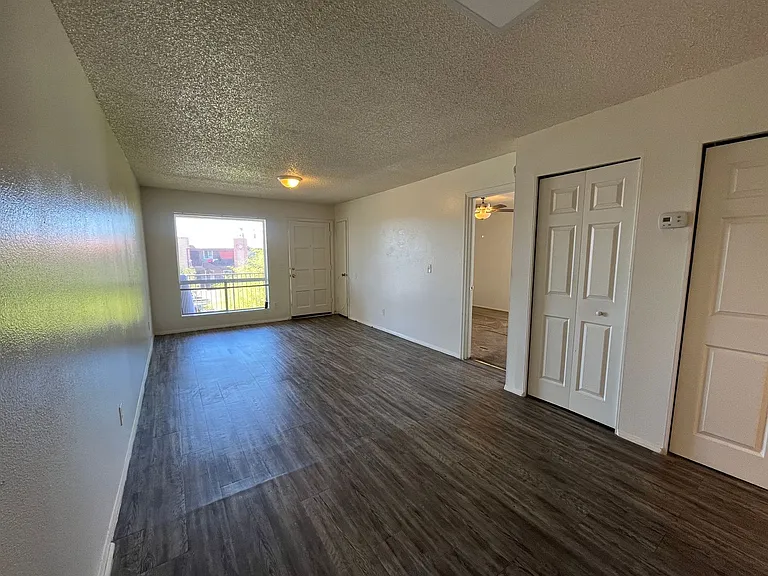 3034 E Cicero St #202 — Photo 2