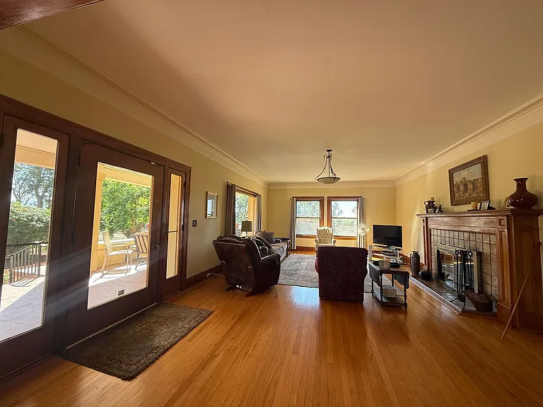 4645 Walnut Ave — Photo 6