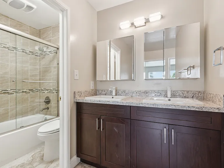 2431 Ellsworth St — Photo 16