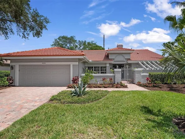 4305 Highland Oaks Cir, Sarasota, FL 34235