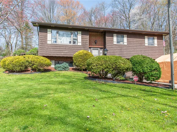 315 Maple Hill Dr, Apollo, PA 15613