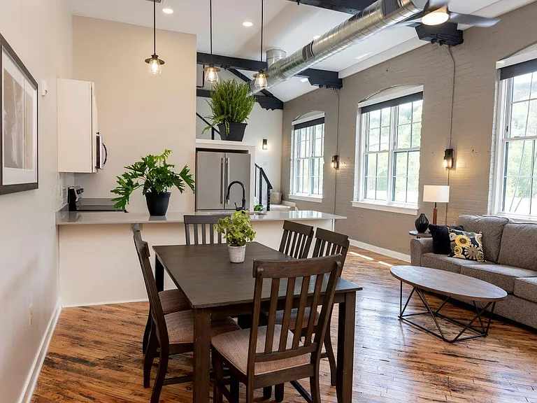 18 N Main St #202 — Photo 2