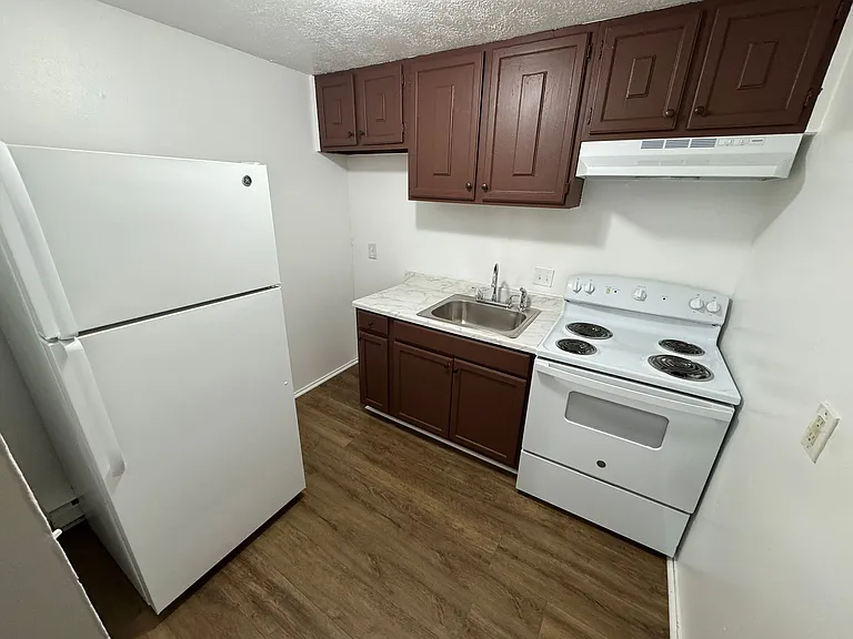 61 Warwick St #8A — Photo 1