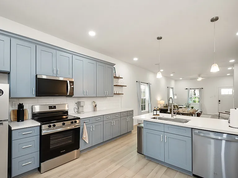 217 N Everton St — Photo 26
