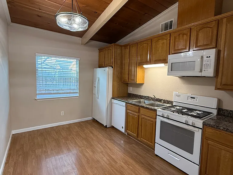 767 Hayes Ave — Photo 1