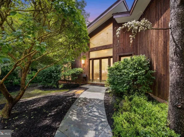 7533 Willow Ln, Falls Church, VA 22042