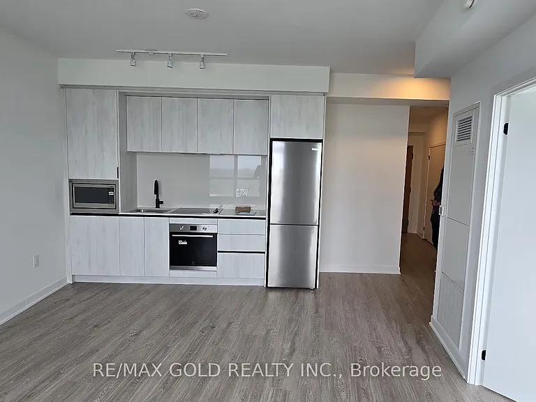 2495 Eglinton Ave W #1613 — Photo 2