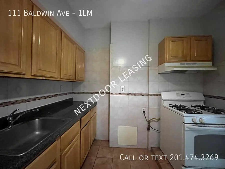 111 Baldwin Ave — Photo 2