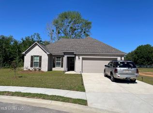 9 Sumner Ln, Long Beach, MS 39560