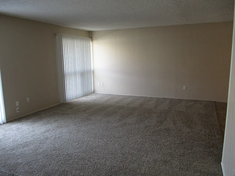 Regency West Apartments — Photo 29