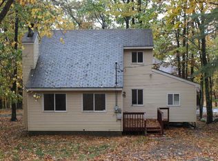 107 Wells Ct, Bushkill, PA 18324