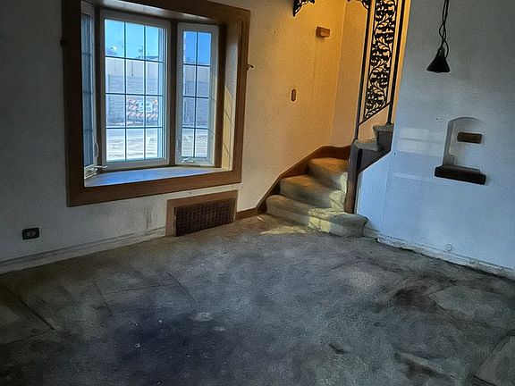 4th image of 5657 N Ozanam Ave