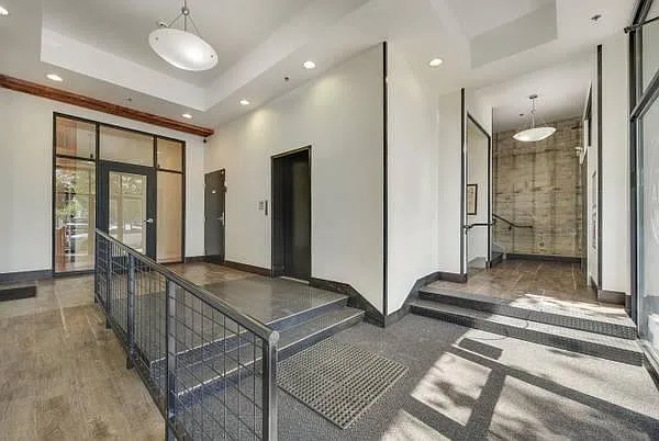 7319 N John Ave — Photo 2