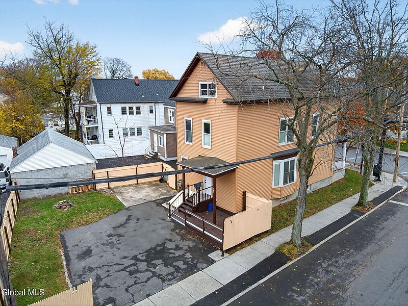 3rd image of 343 2nd Avenue