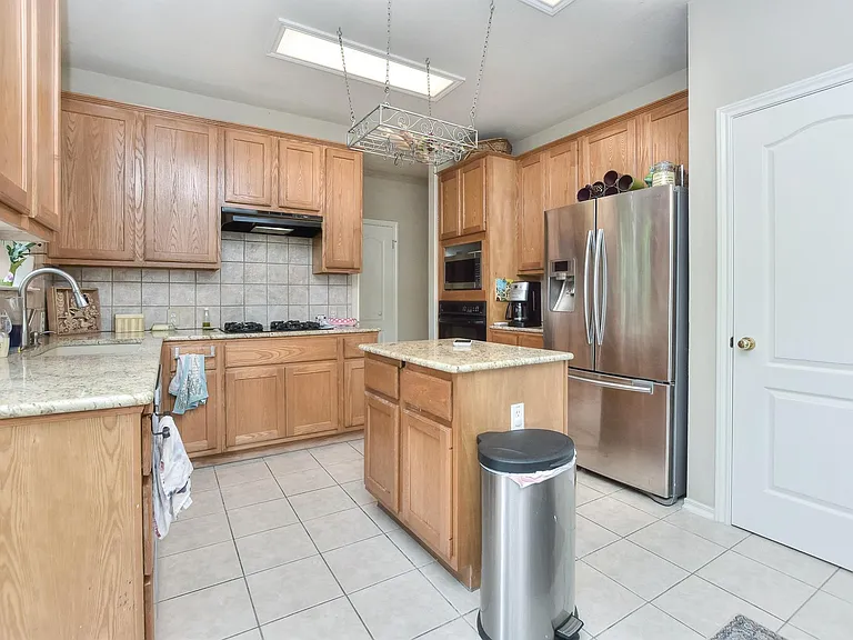1609 Colton Way SW — Photo 8