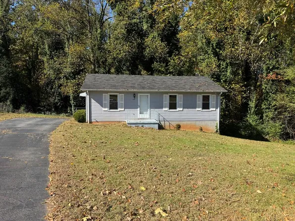 117 Hollyberry Dr, Gretna, VA 24557