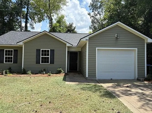 1813 Stanberry St, Fayetteville, NC 28301