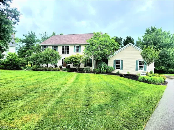 110 Dorset Dr, Chagrin Falls, OH 44022