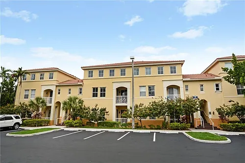 130 Jacaranda Country Club Dr #207 Photo 1