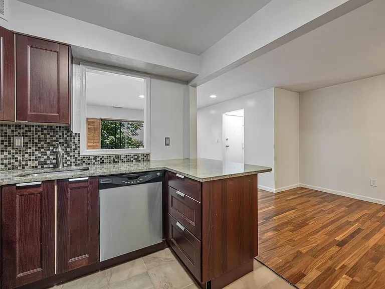 6409 Liberty Ave #I1 — Photo 17