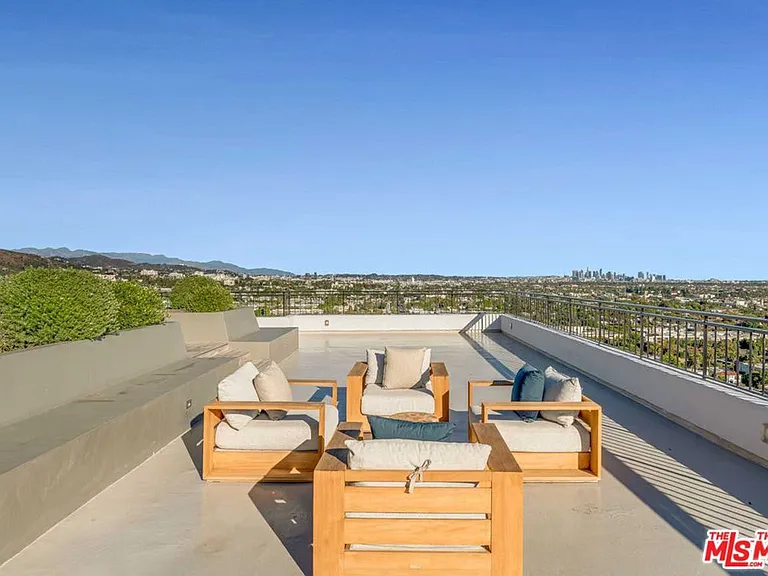 1100 Alta Loma Rd #1404A — Photo 42