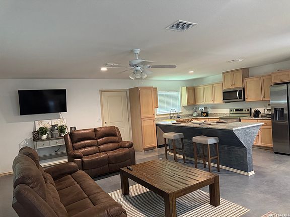 5th image of 735 Green Castle Pl