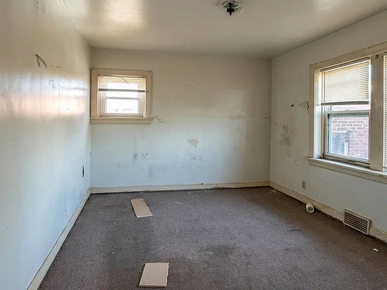 8214 Pelham Ave — Photo 2
