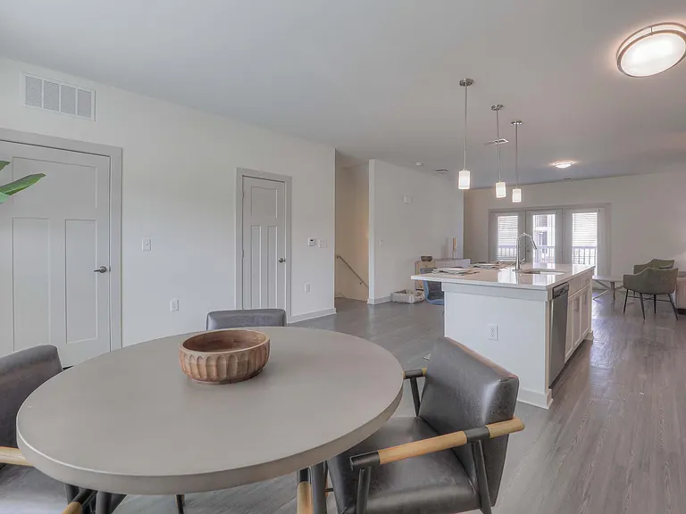 The Flats at Laurel & Pine — Photo 8