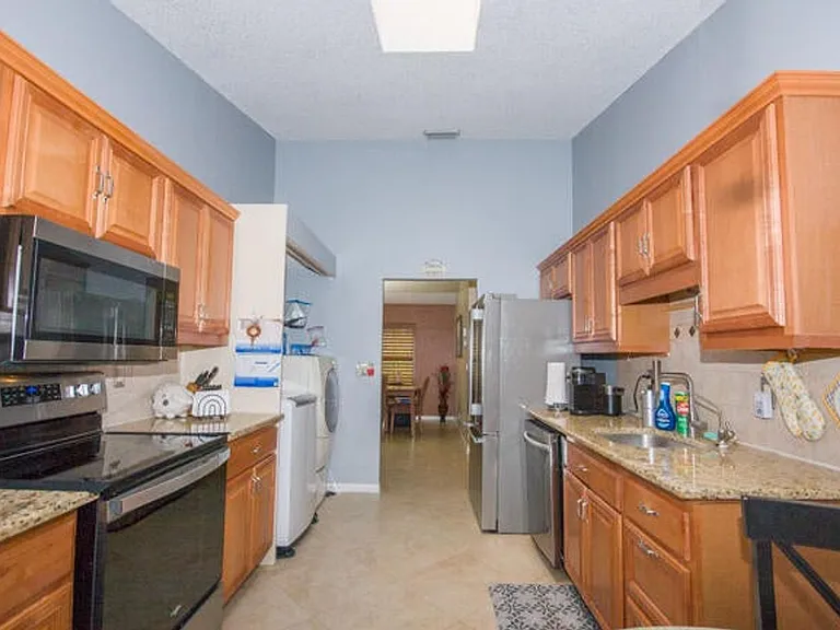4907 Boxwood Cir — Photo 2