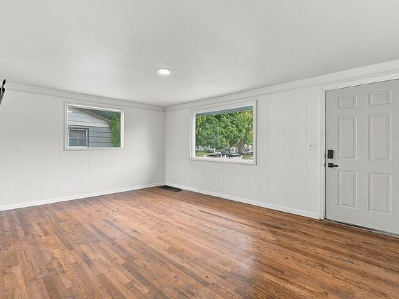 4th image of 1647 E Decatur Ave