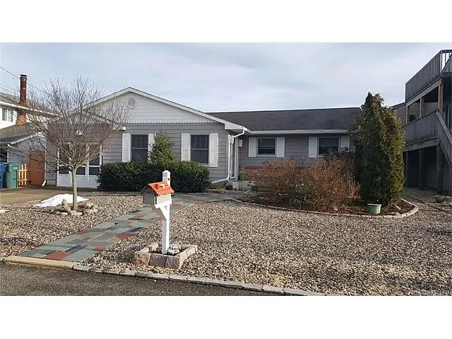 63 Ocean Blvd photo 1