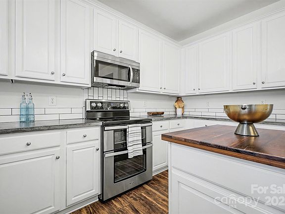 3rd image of 1412 Ladora Dr
