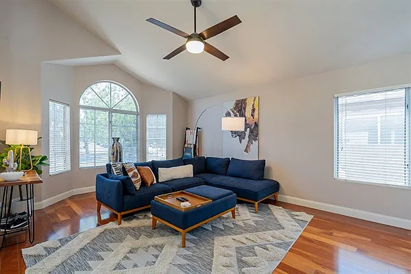 174 S Laguna Dr — Photo 12