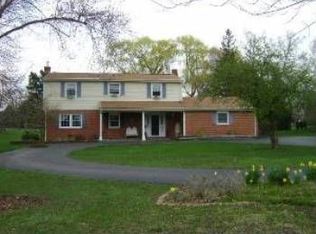 519 Old McHenry Rd, Hawthorn Woods, IL 60047