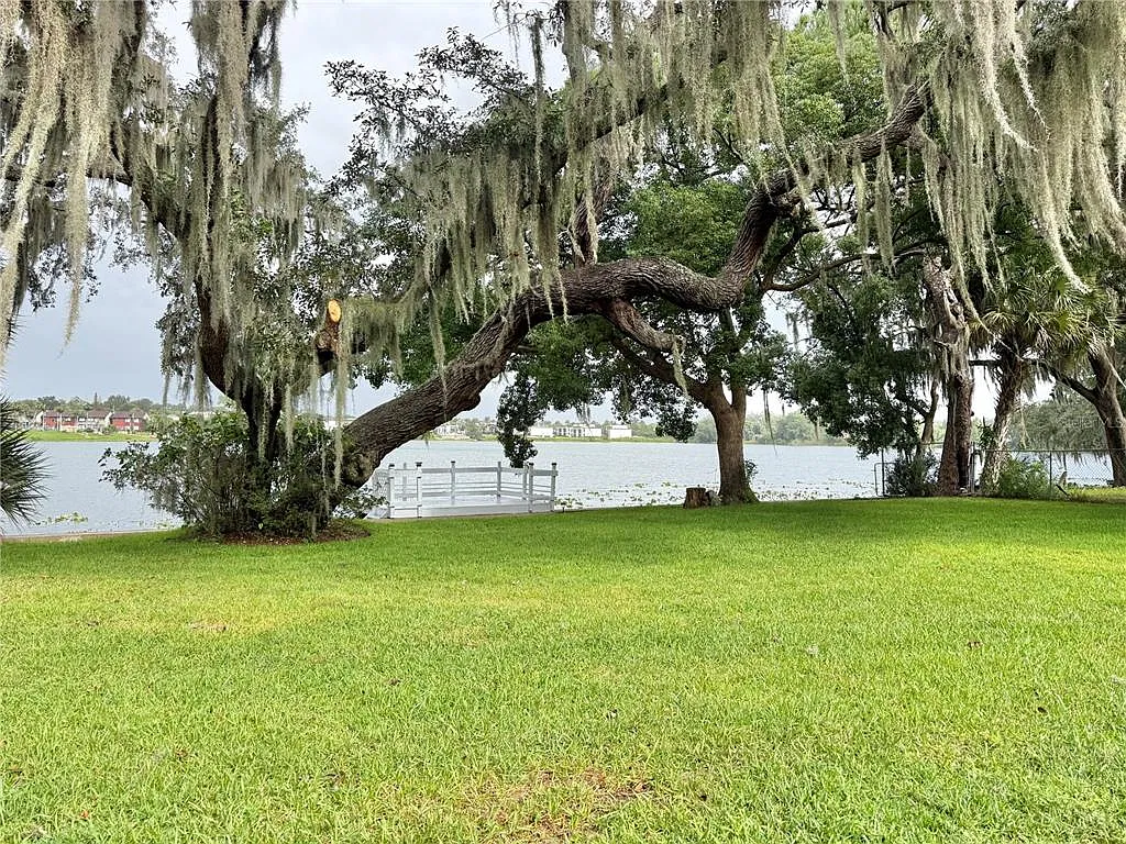 4 bed, 2.0 bath, 2548 sqft, $3,900 — Photo 2