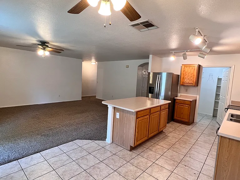 3041 W Horsham Dr — Photo 7
