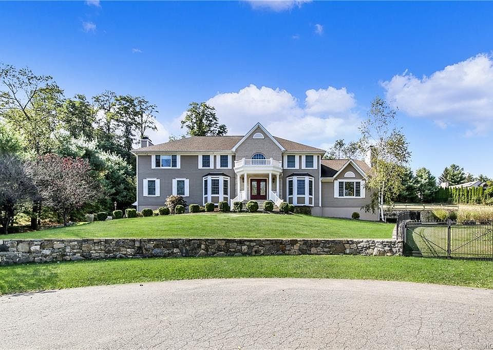 1st image of 11 Valley Dr