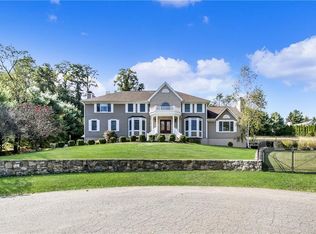 11 Valley Dr, Yorktown Heights, NY 10598