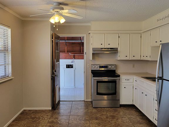 5th image of 5403 49th St
