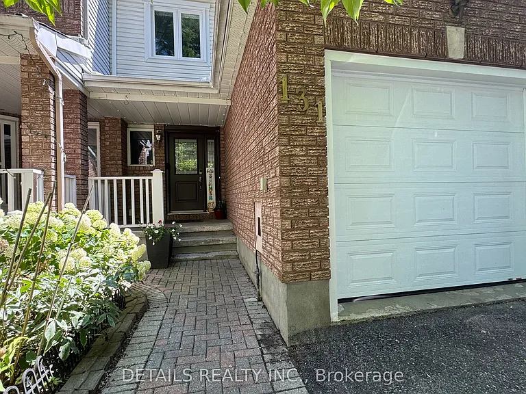 131 Markland Cres — Photo 2