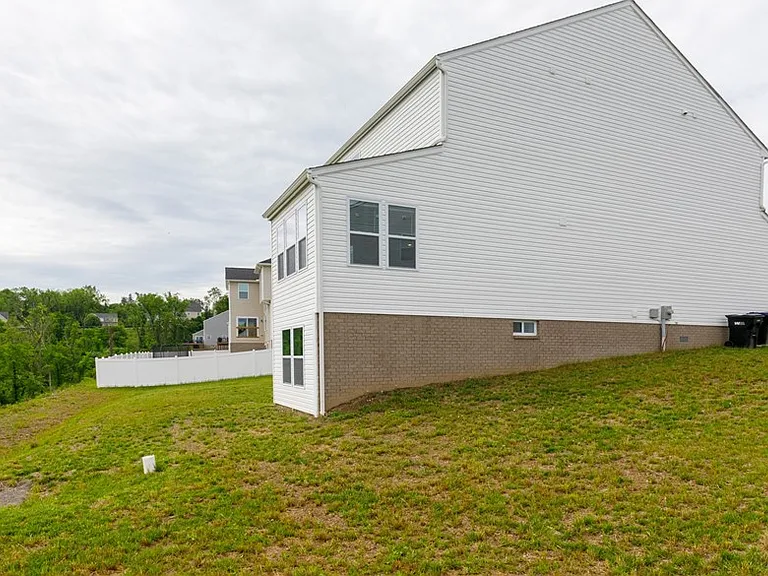 109 Mesa Dr — Photo 31