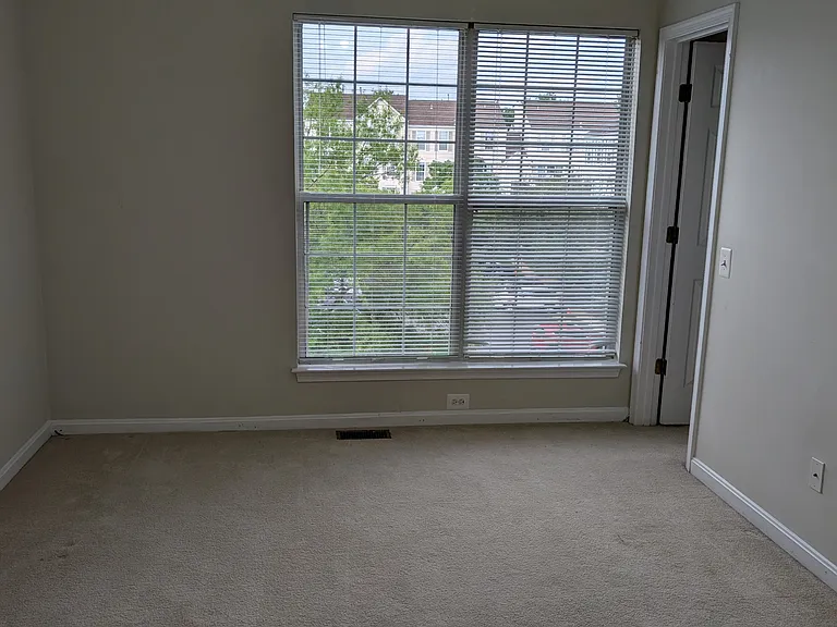 46984 Courtyard Sq #300 — Photo 12