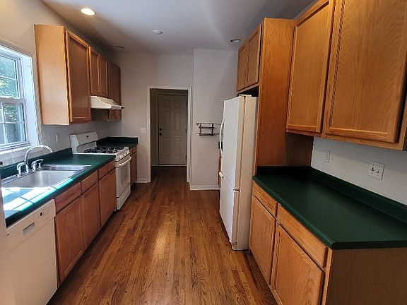 4th image of 315 Robin Hood Rd