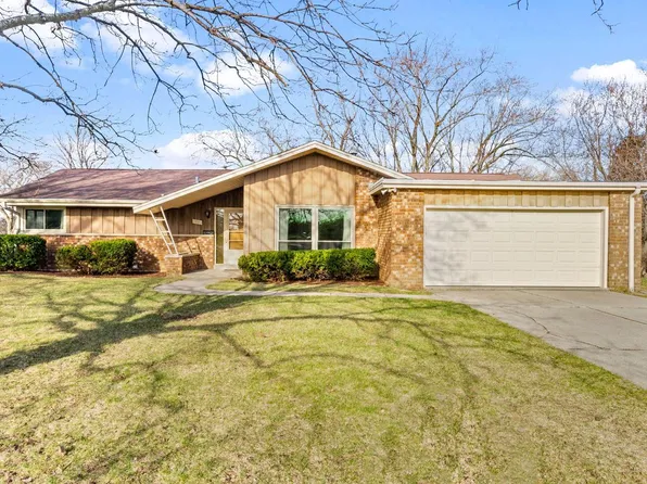 3885 Mountain DRIVE, Brookfield, WI 53045