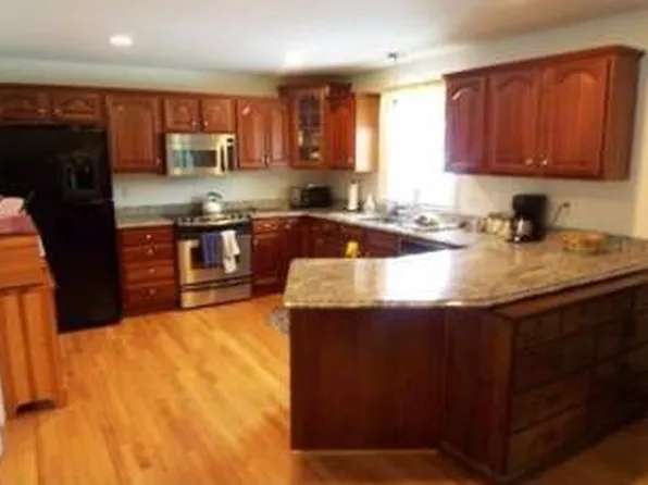 28 Lone Pine Ln, Yarmouth, ME 04096