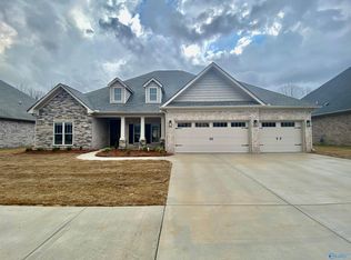 7520 Flint Crossing Cir, Owens Cross Roads, AL 35763