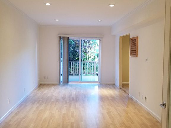 4th image of 1758 A Bay St