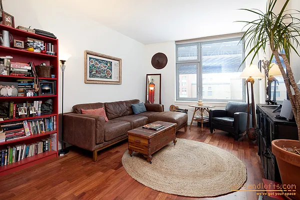 Sold by aptsandlofts.com | media 18