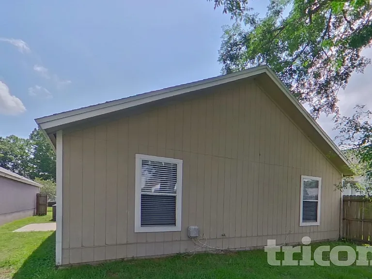 1854 Mackenzie Ct N — Photo 16
