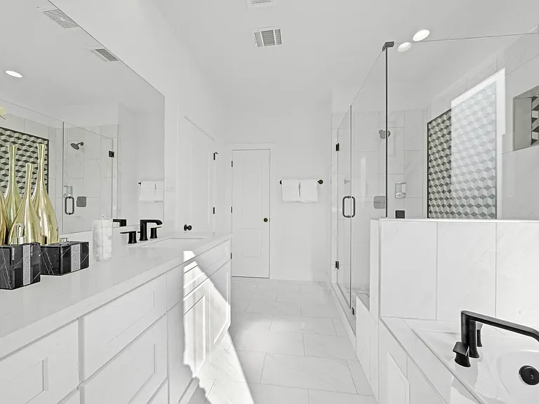 2712 Nagle St — Photo 32